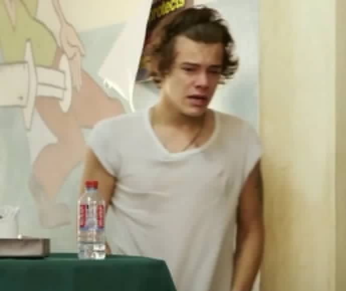 qualquerBad's tweet photo. Eu no momento ! alguém me ajuda  #IDontWannaLiveForever https://t.co/YA01R8PEjd