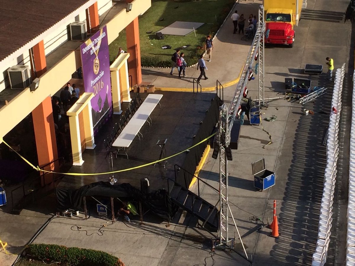 vafepanama's tweet photo. Preparativos para los graduandos de la #UTP a horas de su graduación. #VAFE https://t.co/6n8zuMzoro