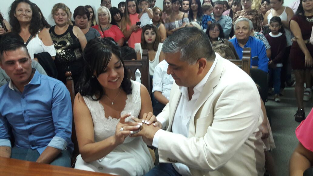 RDenuchi's tweet image. Casados....