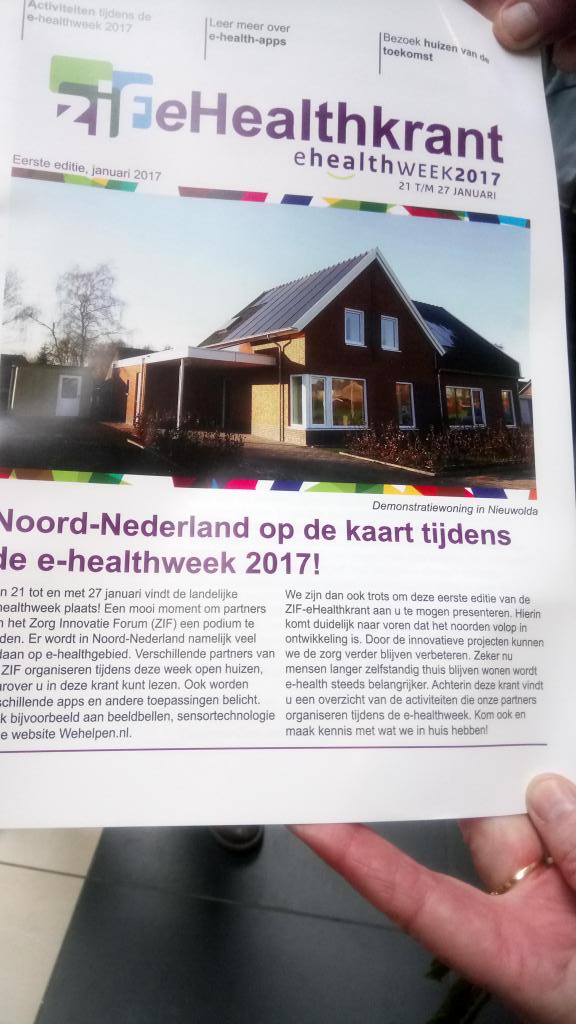 iLentis's tweet photo. Overhandiging van de eerste eHealthkrant van @ZIF_Noord door @MartinSitalsing aan @egerrit https://t.co/LfxSolygln