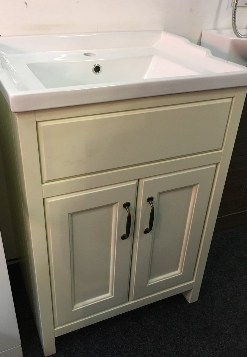 Apple Fitted tweet media