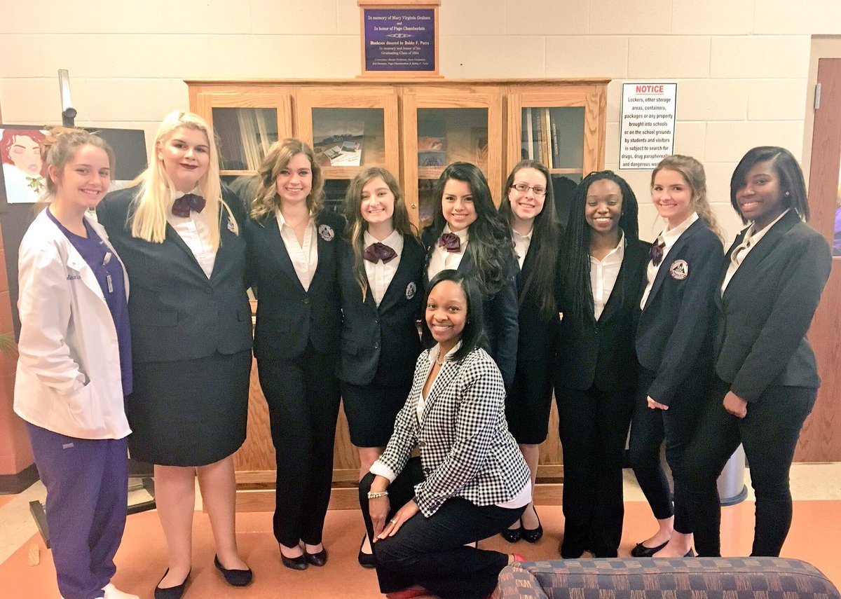 hosaonthemove's tweet photo. CHS HOSA heads to C-State for Regional Competitions! 💜 @CHSLionNation @cjmarczak https://t.co/Nnkvstpqm5