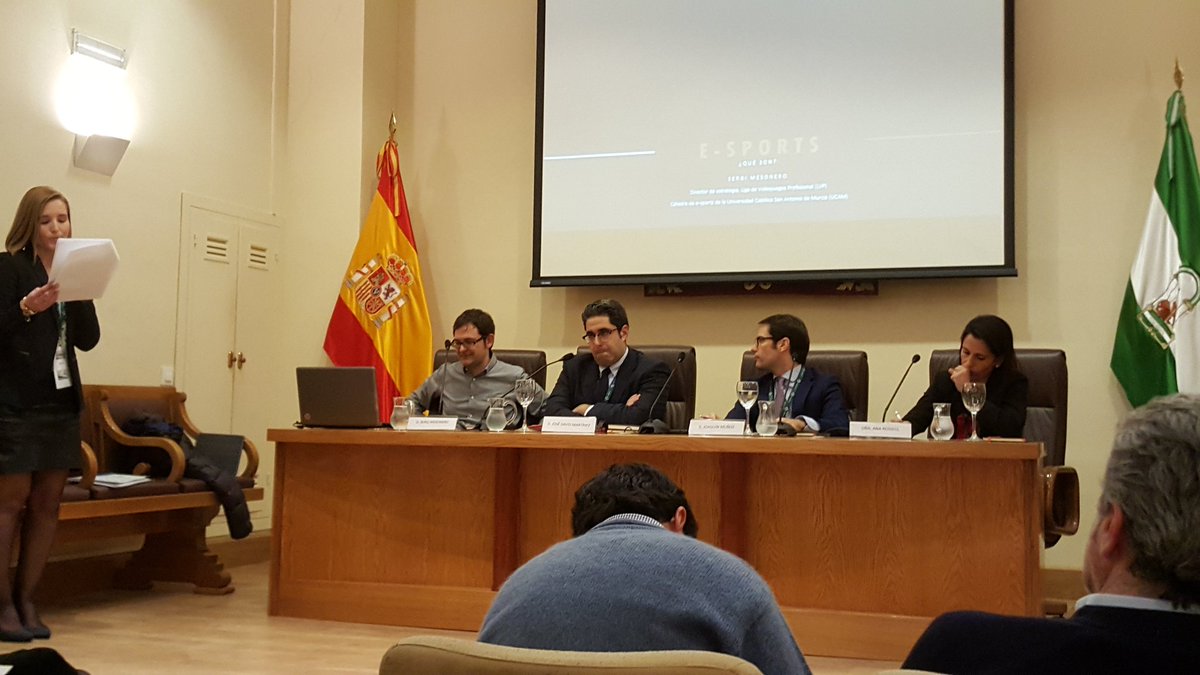 _educarrillo's tweet photo. Muy interesante la mesa redonda sobre #esports en las III Jornadas de derecho del fútbol @Fundacion_Betis @MasBetis https://t.co/K9XHBrFXco