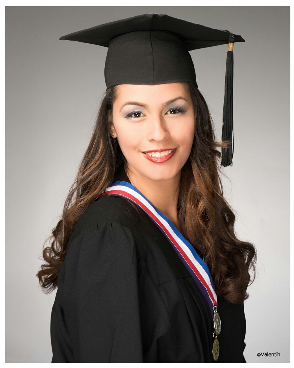 vafepanama's tweet photo. ¡Felicidades graduandos de la #UTP! Estaremos ofreciendo paquetes promocionales para plasmar este momento tan especial. #VAFE https://t.co/MYZ5vWqEkF