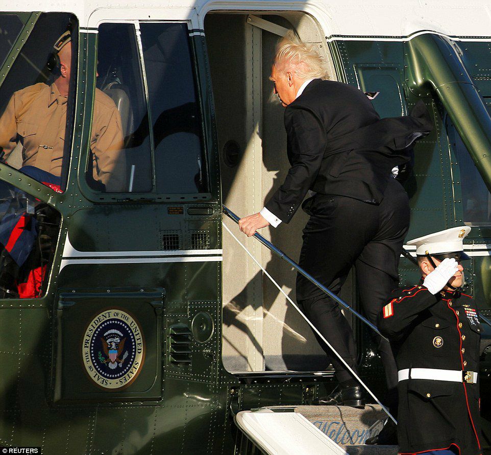 clamairy's tweet photo. Looking really good there, @realDonaldTrump ! Aren't you the man who has called so many women 'fat' over the years? #FrumpyTrump https://t.co/wbVs89elL1