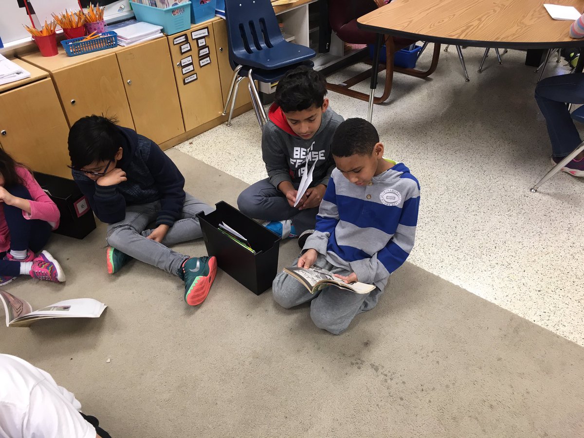 franke5th's tweet photo. January is reading month @NewCastleES_VB! 5th graders @frankeson5th buddy up with 2nd grade-Mrs. Hess! https://t.co/0uAklXqfzA