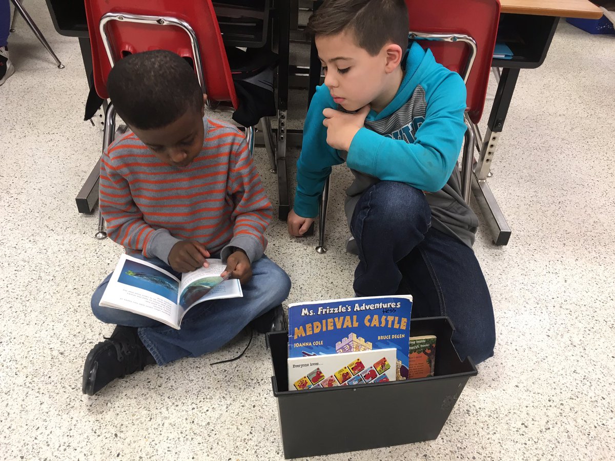 franke5th's tweet photo. January is reading month @NewCastleES_VB! 5th graders @frankeson5th buddy up with 2nd grade-Mrs. Hess! https://t.co/0uAklXqfzA