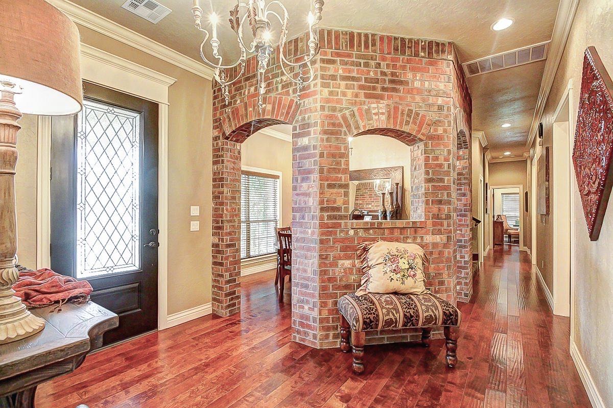 candcbuildersok's tweet photo. PRICE reduction, motivated seller! Grab this beauty before someone else does! Gorgeous builder's home, we are ready to move! Contact us! https://t.co/KmAj2rvVnT