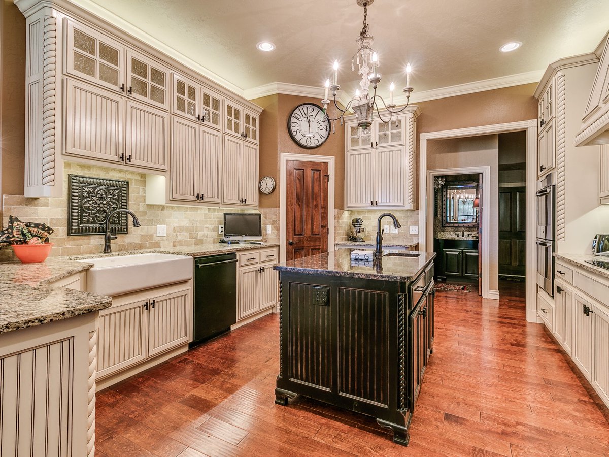 candcbuildersok's tweet photo. PRICE reduction, motivated seller! Grab this beauty before someone else does! Gorgeous builder's home, we are ready to move! Contact us! https://t.co/KmAj2rvVnT