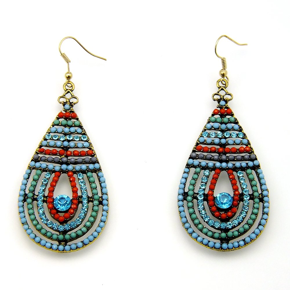 thbohoboutique's tweet photo. What looks best with these earrings? Jeans or Slacks?
#beads 
#earrings
#aztecjewelry
#nativejewelry https://t.co/x7nXHiT3Sv