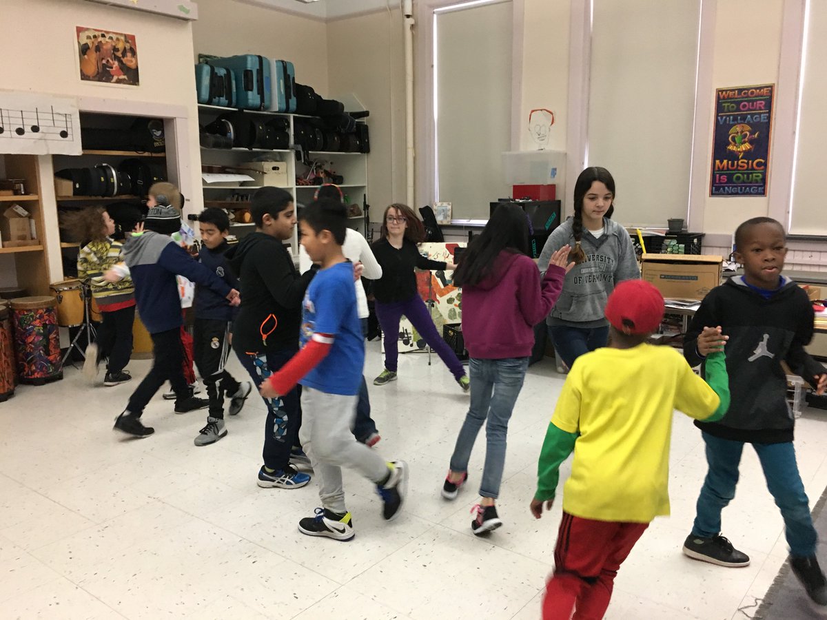 IAAmusicVT's tweet photo. #IAAMusicVT all grades doing contradance unit. What's not to love!! https://t.co/8lx4aAAt5M #bsdvt #btv #iaavt #contradance https://t.co/Oq3b8TQyeR