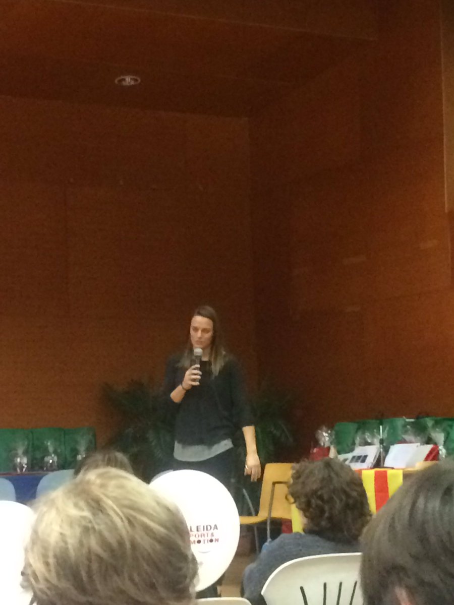 immachicob's tweet photo. Escoltant a @JenniferPareja a la taula rodona de #balafia8donaiesport . Una gran campiona! https://t.co/lTCG3qyCkS