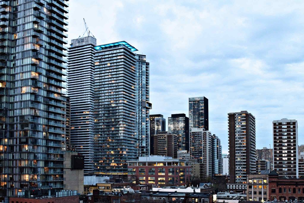urbaneer's tweet photo. Here are the weak spots in our #CanadianRealEstate markets #BuzzBuzzHome https://t.co/zw1LfyqdAY #TorontoRealEstate https://t.co/J3QUMMgraL