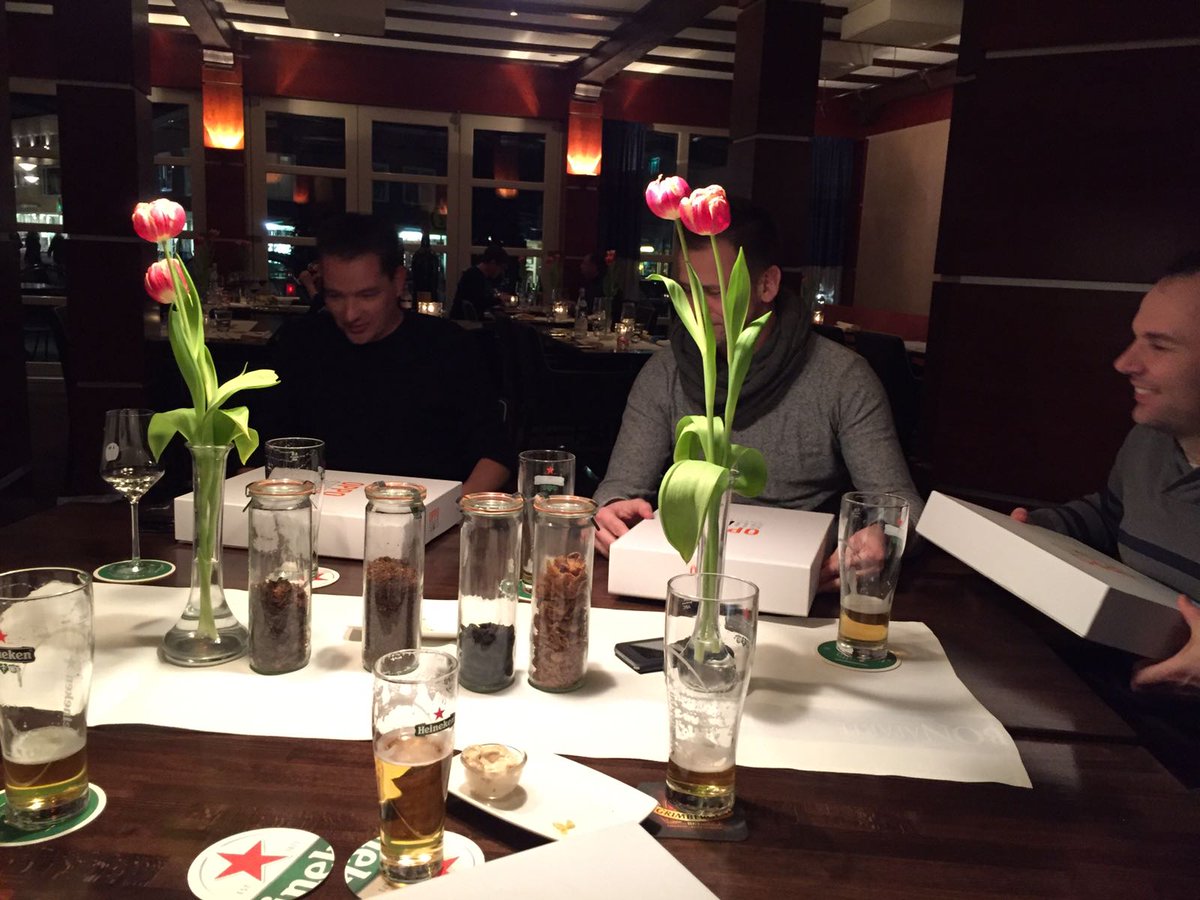 Presentatie carnavalspakken 2017 bij <a href="/HoteldeZwaan/">Hotel de Zwaan</a> # Raalte #toporganisatie