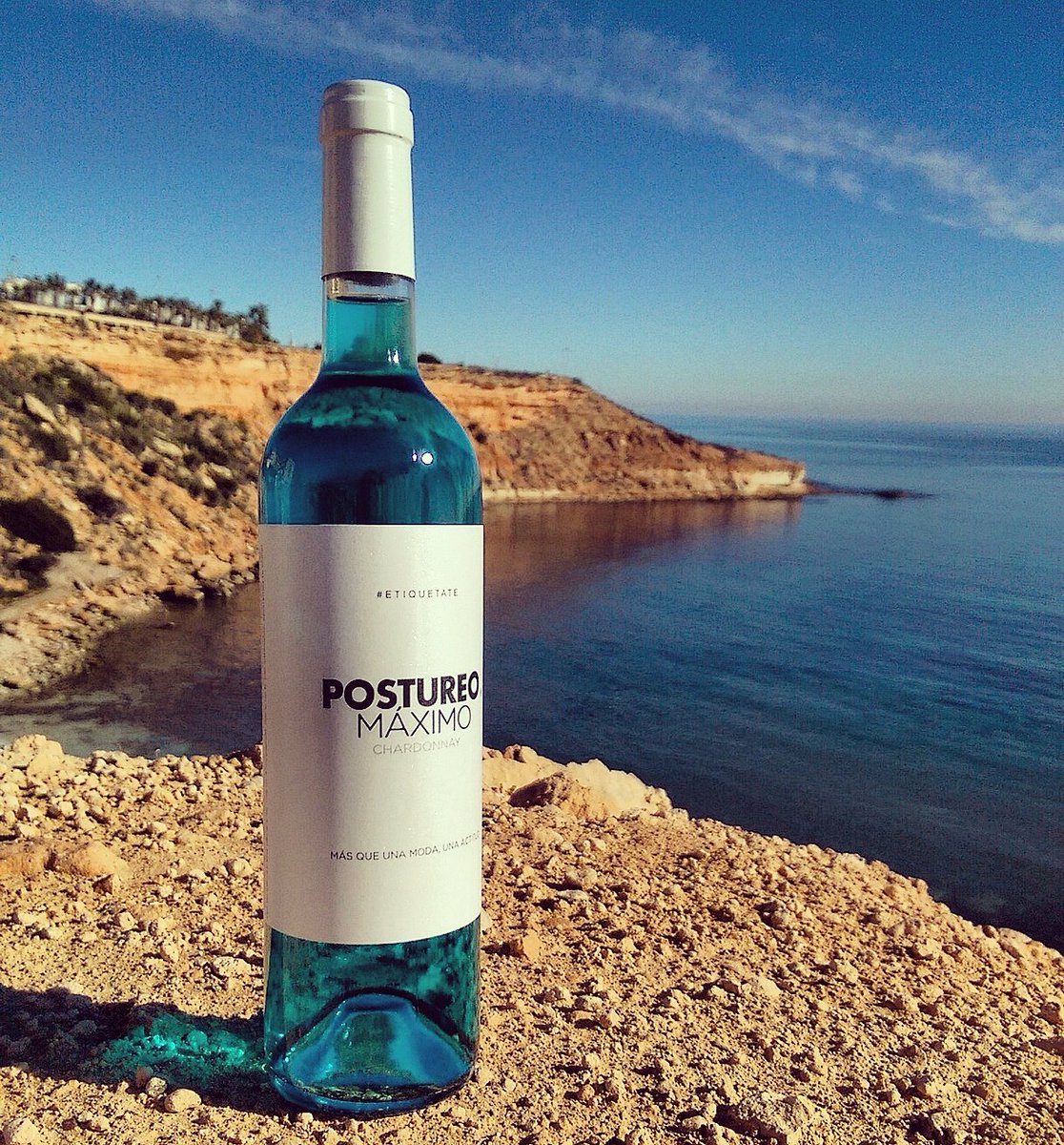 PostureoWine's tweet photo. No cuentes los días, haz que los días cuenten 🔭🌎 #FelizFinde desde @PostureoWine 😃💙 #VinoAzul Chardonnay 👉 https://t.co/30kdokzEIn https://t.co/nM448PEDbZ