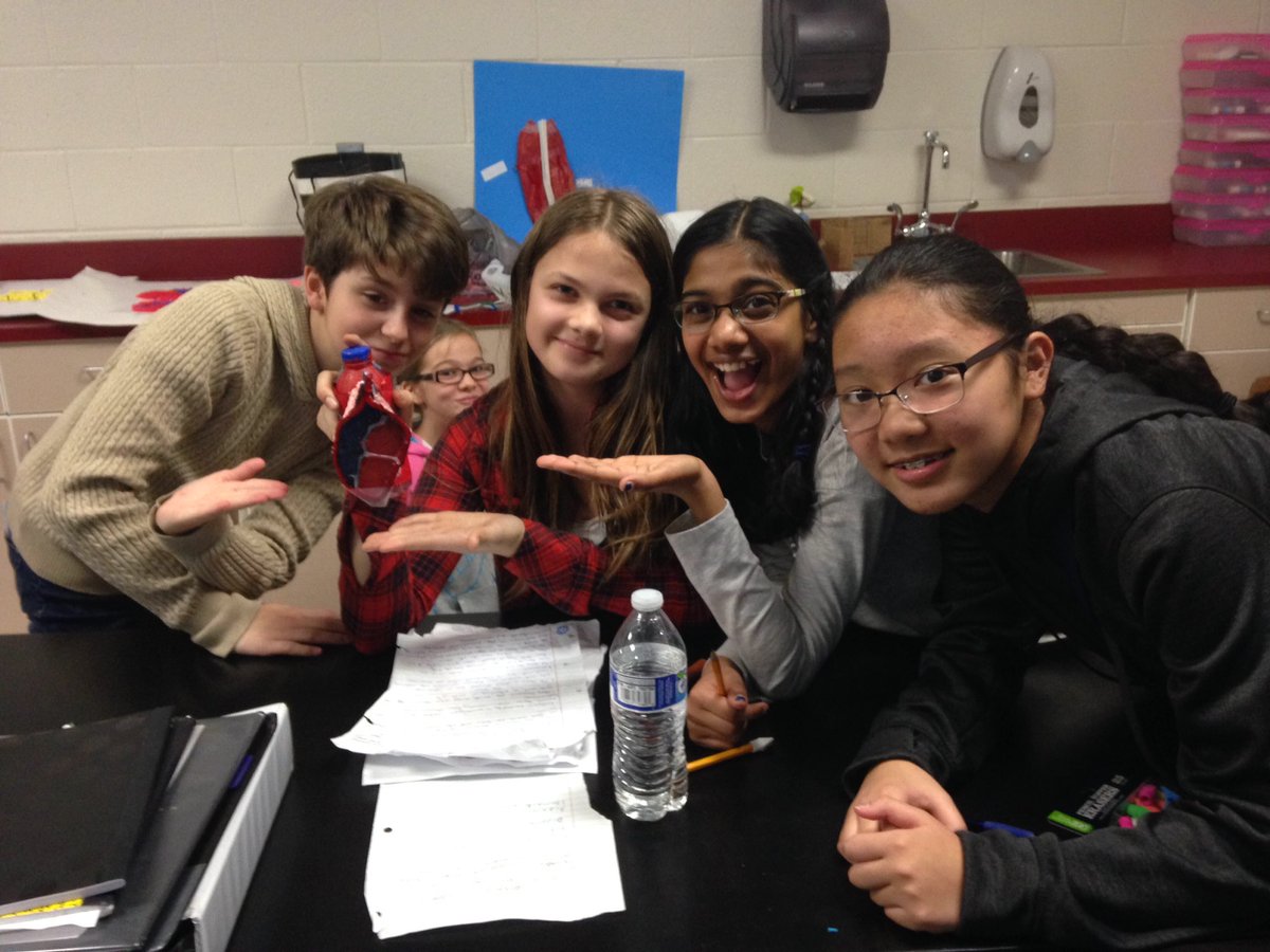 meskillscience's tweet photo. Teaching about cardiovascular system with a model of the heart #codeblue #hrmspatriots #science @hrmspatriot https://t.co/LihpjUnoeV