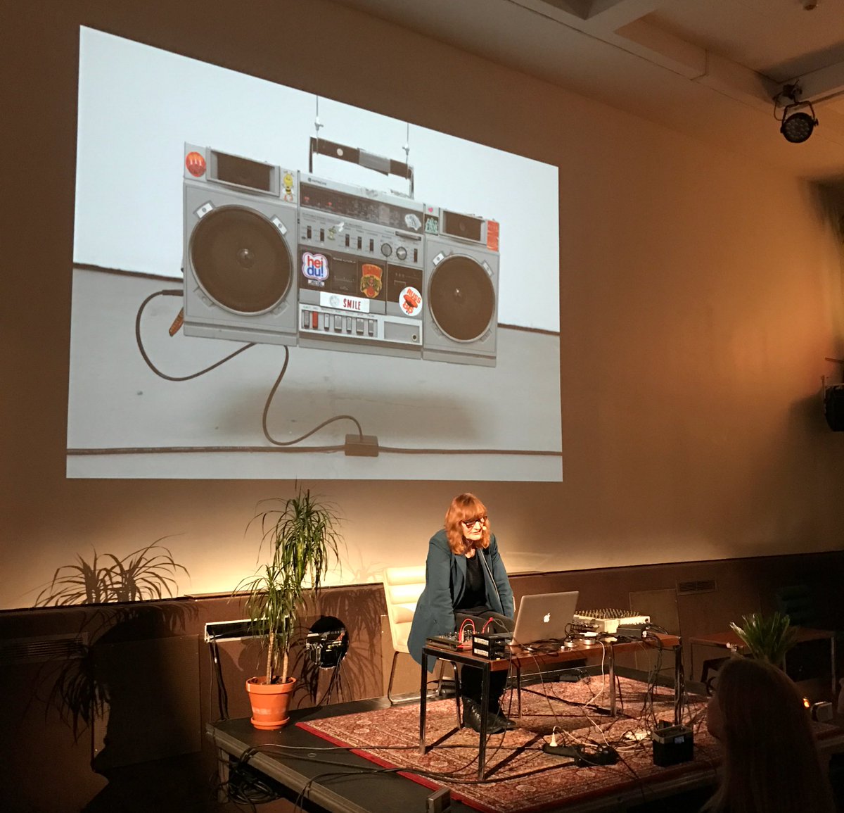 Maia Urstad og FM-støy! på Landmark <a href="/Kunsthall/">Bergen Kunsthall</a> #offthepage