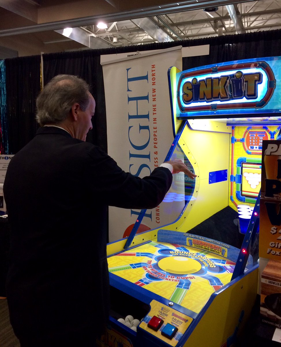 ScalaJoseph's tweet photo. Great day at #oshkosh #OshExpo #oshkosh , w/friends,colleagues @OshkoshChamber @DowntownOshkosh @oshkoshcvb + some pong w/ @insightpubs :) https://t.co/8grzg882mN
