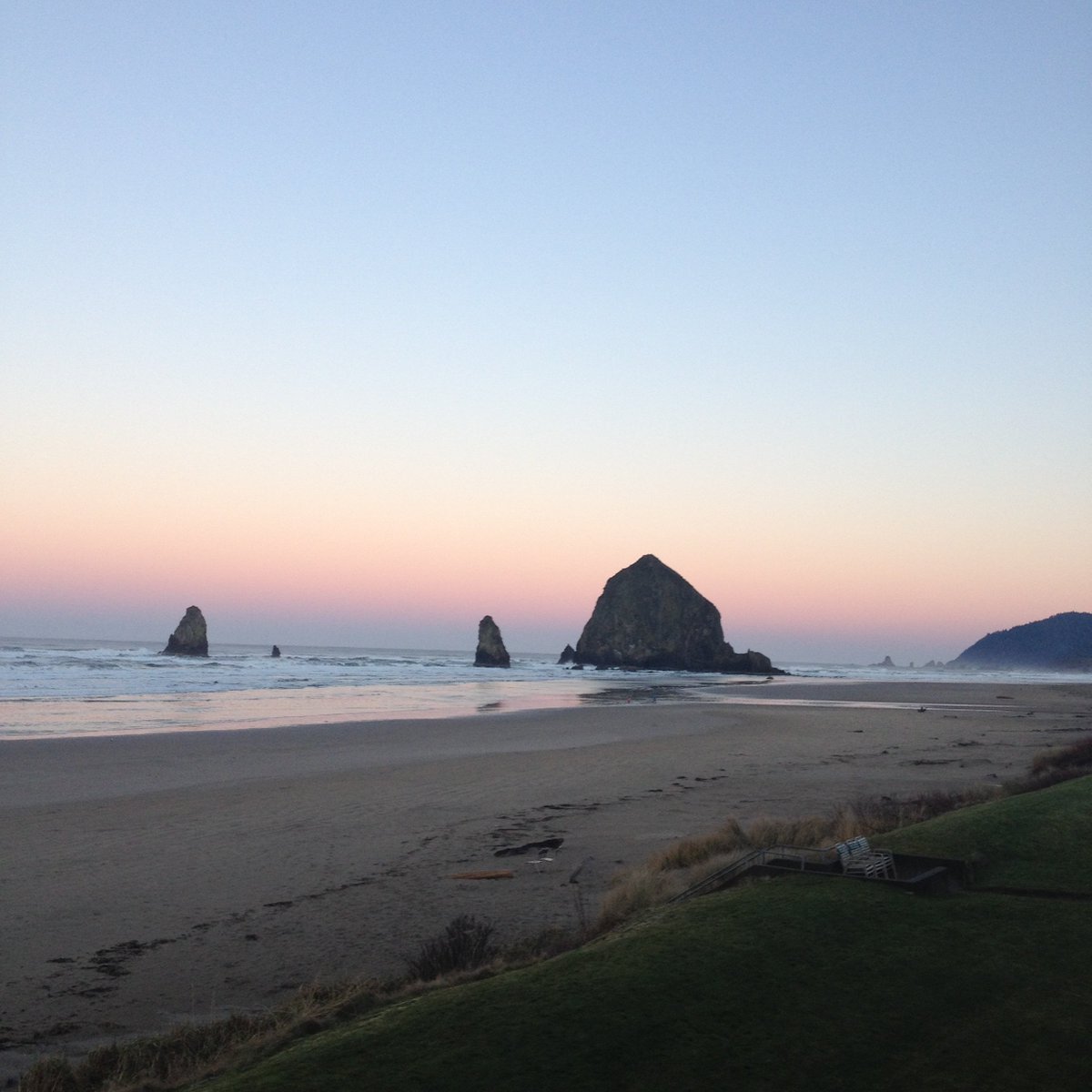 Congrats to Oregon's <a href="/stephanieinn/">Stephanie Inn</a>, <a href="/INNat5th/">Inn at the 5th</a> &amp; <a href="/OxfordHotel/">Oxford Hotel Bend</a> on making TripAdvisor's Top 25 hotels list: tripadvisor.com/TravelersChoic…