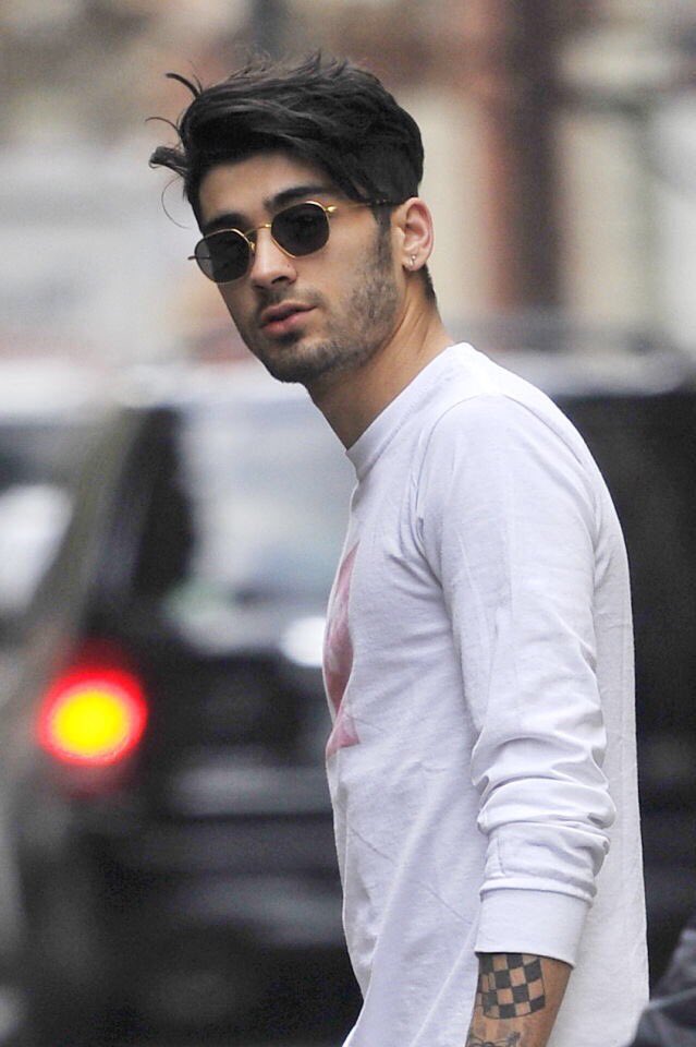 UpdateZM's tweet image. #UPDATE: (2) @zaynmalik out and about in New York today. (January 27)

#PillowTalk #BestMusicVideo #iHeartAwards