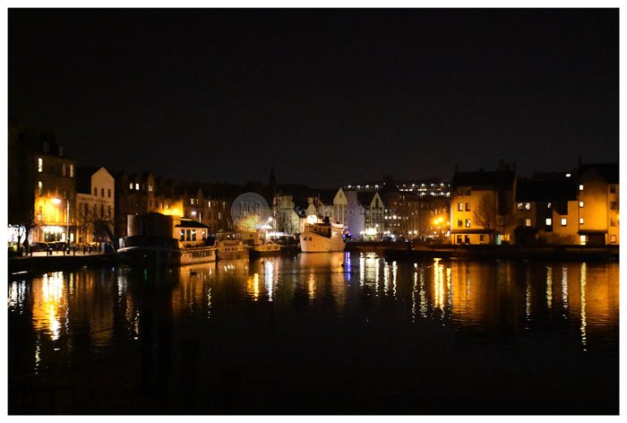 Day 21/365 Reflections... a place to comtemplate.
bit.ly/2ktxczi
#Edinburgh 
#Leith
#TheShore
#reflections