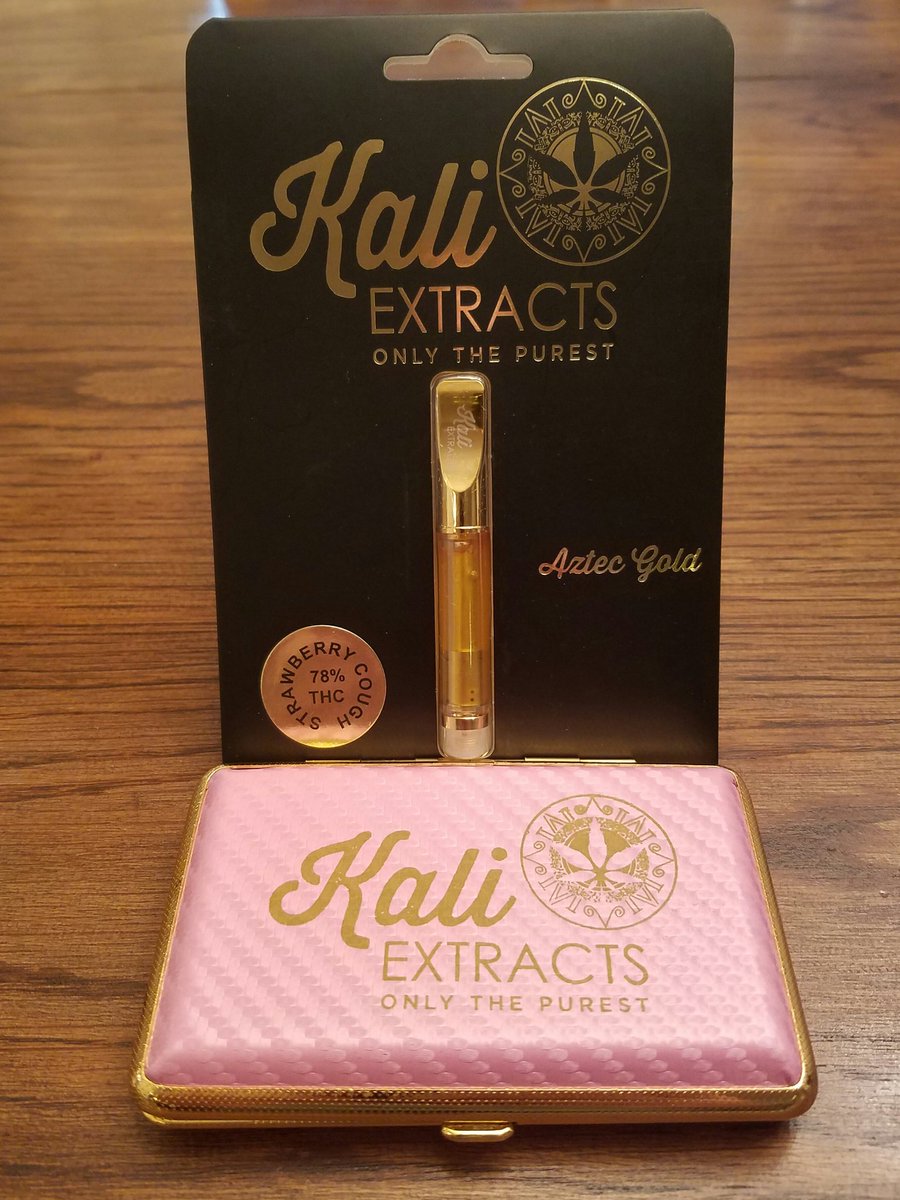 KaliExtracts's tweet photo. Hey Fellas - #ValentinesDay is coming up. We know what your @FemaleStoners and @THCchicks want! The brand new #KaliExtracts PINK #VapePen https://t.co/huK7YVPHc3