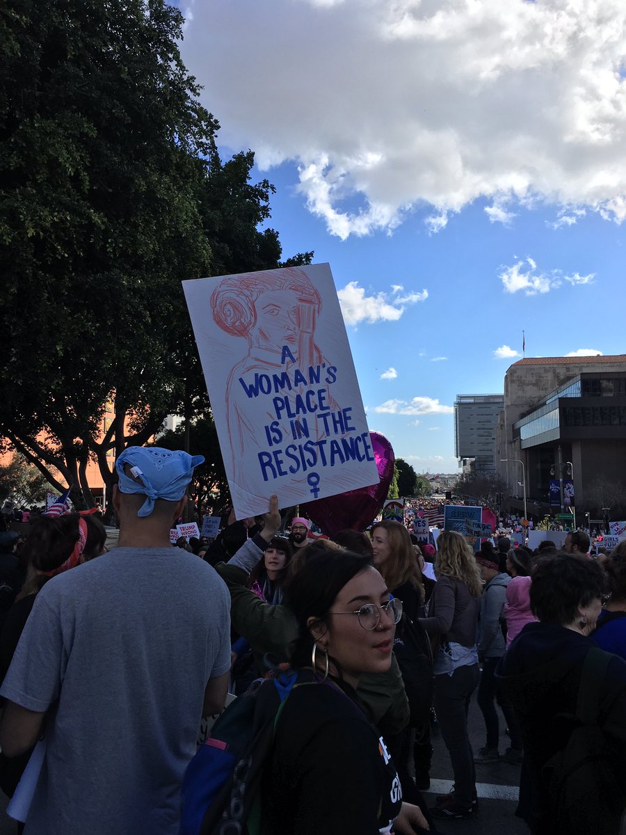 SheLovesComics's tweet photo. A woman's place is in the resistance. #dumptrump #womensmarch #starwars https://t.co/bpdzkHyHxN