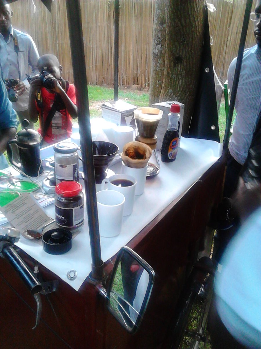 ArvanaUg's tweet photo. The guys at Desuza coffee carts are hell-bent on spreading the love of coffee. #RANLab #uganda #innovationgarage @MakerereU @ArvanaUg https://t.co/lnWD3brwqD