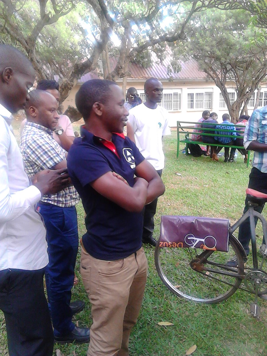 ArvanaUg's tweet photo. The guys at Desuza coffee carts are hell-bent on spreading the love of coffee. #RANLab #uganda #innovationgarage @MakerereU @ArvanaUg https://t.co/lnWD3brwqD