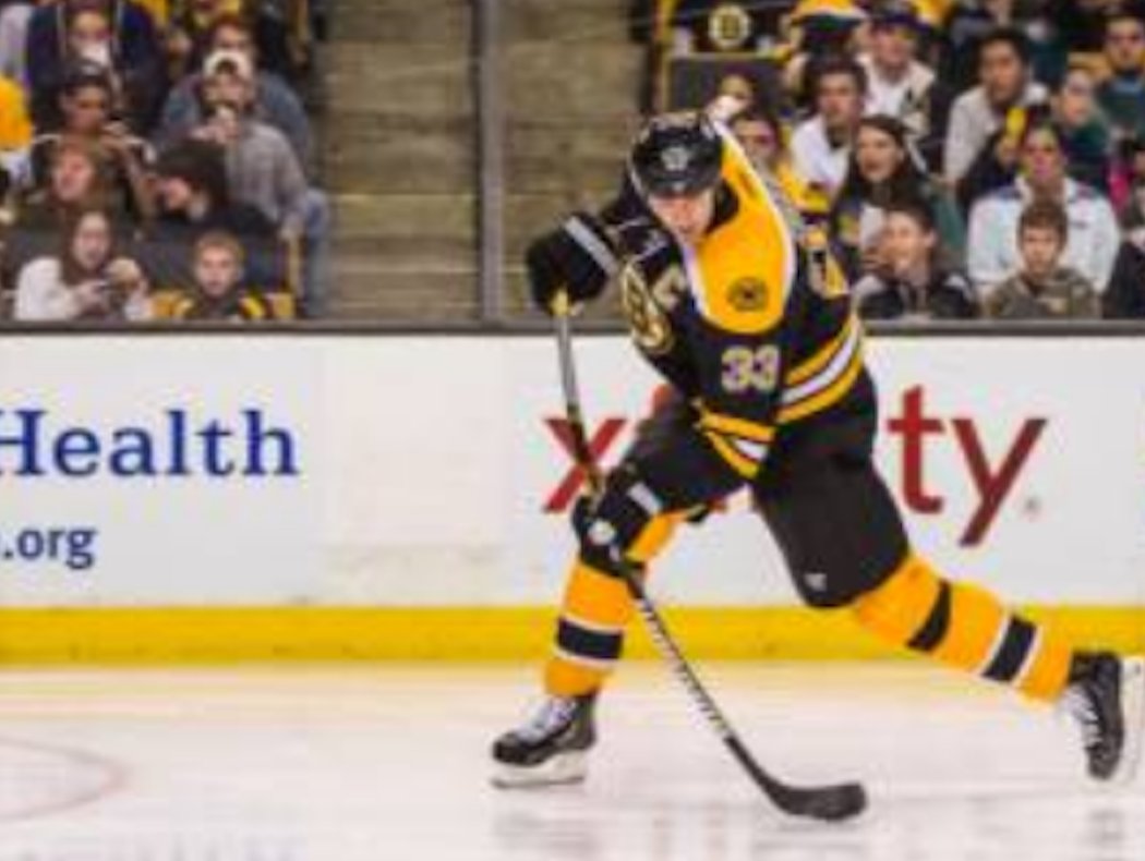 FeitsBarstool's tweet photo. Hey, idiot in the crowd, stop telling professional hockey players to shooooooottttttttttt https://t.co/ui3081s3lI https://t.co/1DJPyVExDc