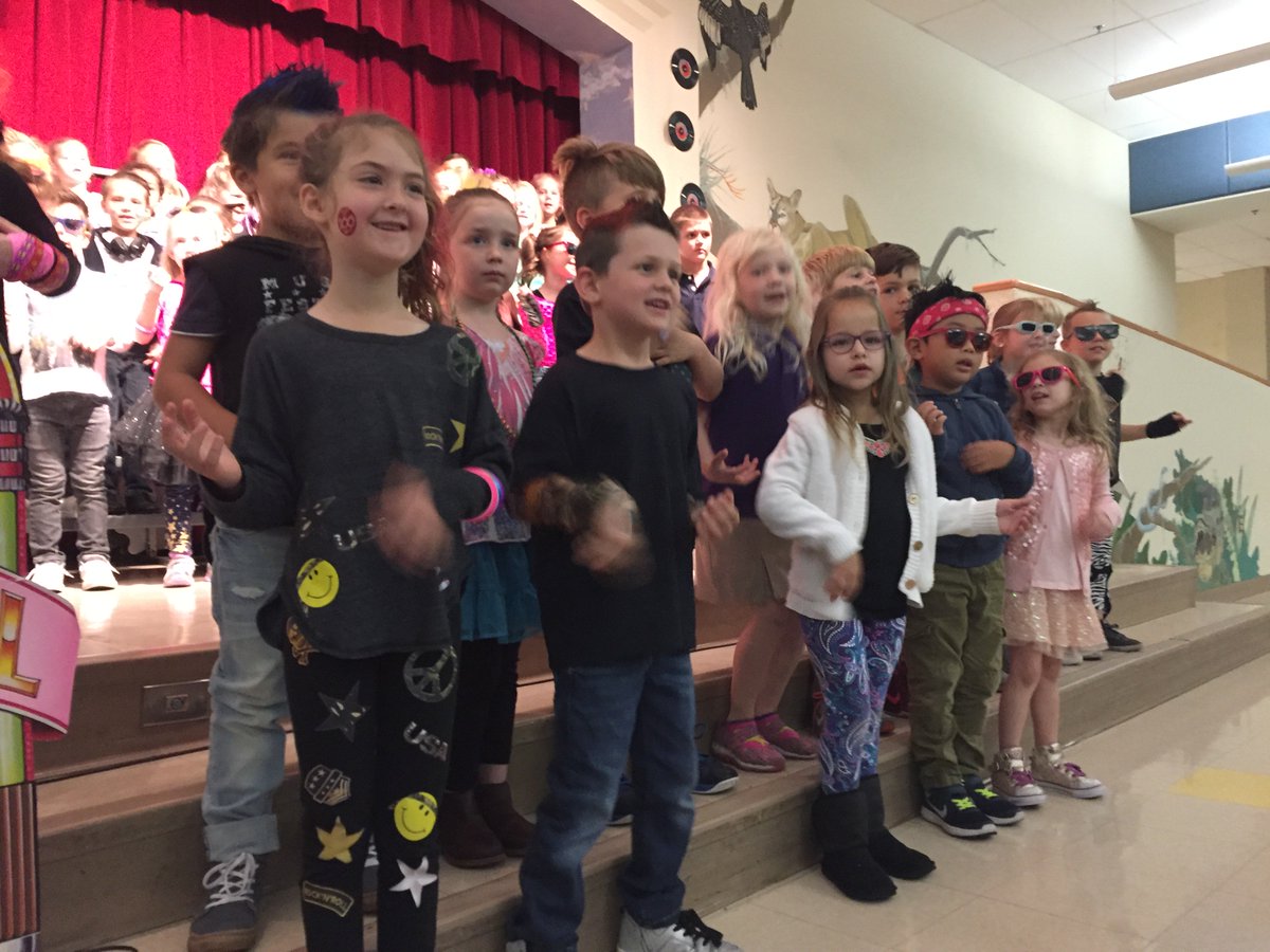 MarshPointeEl's tweet photo. Kinders #CelebratingLiteracyWeek & #100DaysofSchool w/ their Rockin' Reading Rockstars concert. Ss buddy read w/ parents @pbcsd @rwerner123 https://t.co/Pvb2yhGvip