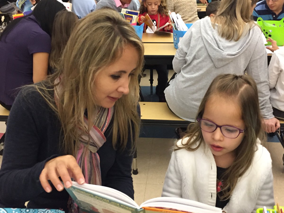 MarshPointeEl's tweet photo. Kinders #CelebratingLiteracyWeek & #100DaysofSchool w/ their Rockin' Reading Rockstars concert. Ss buddy read w/ parents @pbcsd @rwerner123 https://t.co/Pvb2yhGvip
