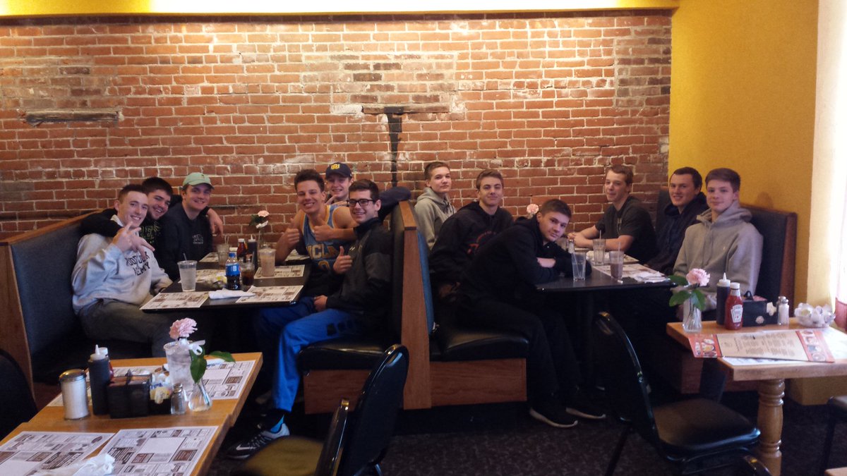 WAAthletics's tweet photo. Team Breakfast at @BillsBread for the @wdstck_academy @WABASKETBALLWA team - Getting ready for Killingly tonight - 7 PM Game at Home! https://t.co/EkKZFxw5ZE