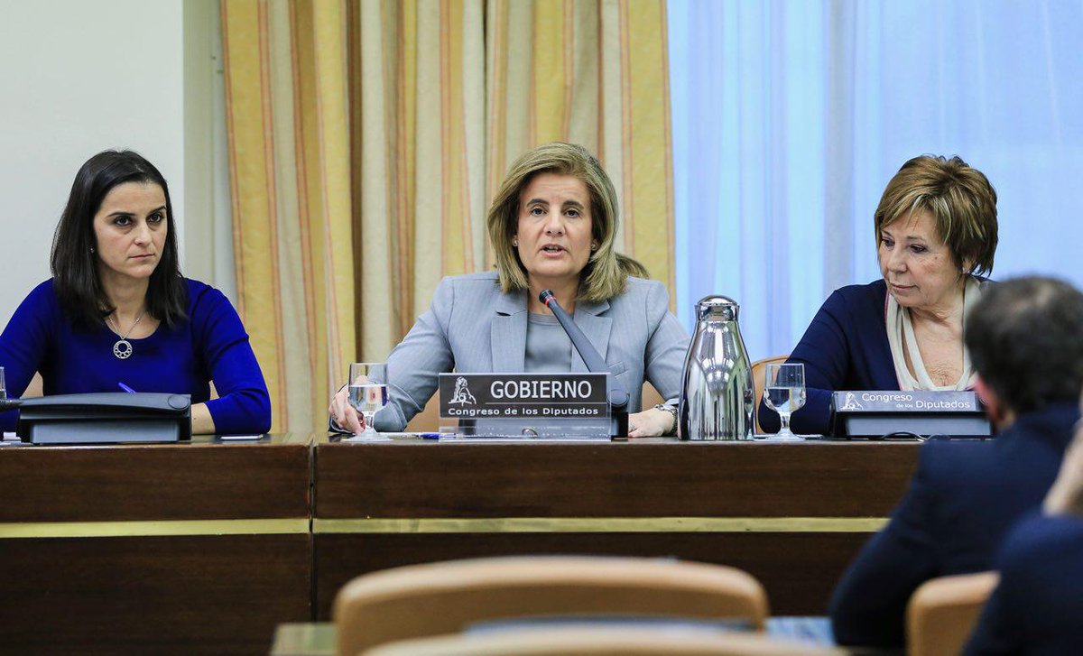GPPopular's tweet photo. 📸La ministra de #Empleo, Fátima Báñez,en la Comisión de #PactodeToledo para explicar la revalorización del 0,25% de las #pensiones en 2016👴🏻 https://t.co/MM5iwpFsWr