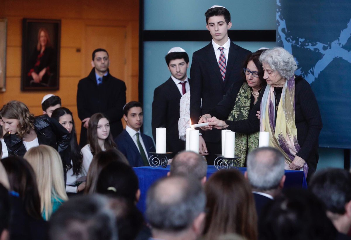 ccifuentes's tweet photo. 📸 En el Día de la Memoria del Holocausto honramos a los millones de judíos asesinados y a otras minorías también perseguidas y masacradas.🕯 https://t.co/3eeREcQJZT
