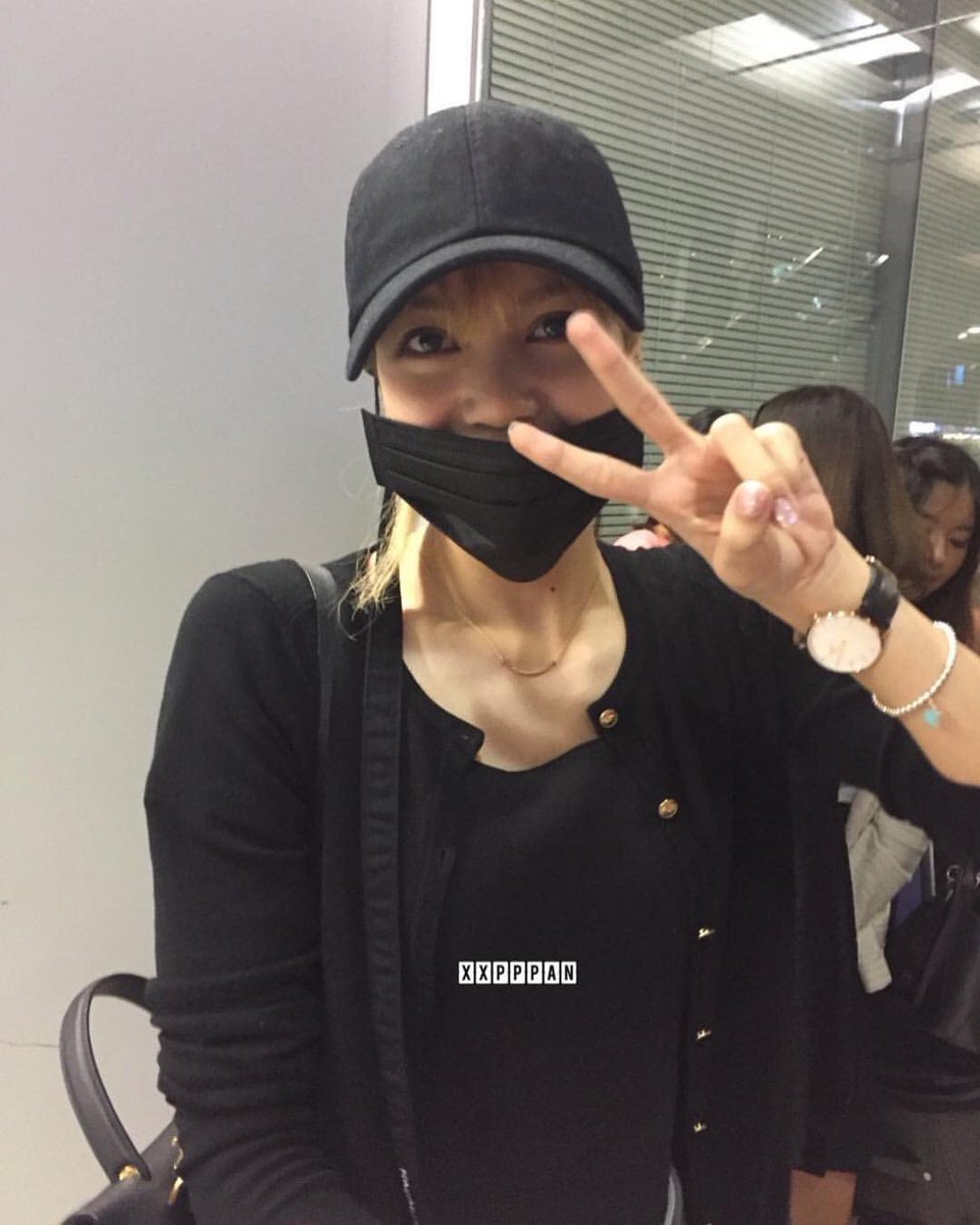 YG_BLACKPINK's tweet photo. #LISA @ Thailand airport #BLACKPINK 

More on: https://t.co/gI9e0aa1lF 

Credit: logo https://t.co/HgYpOZaW9H