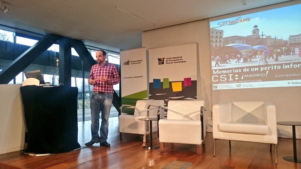 _ancite_'s tweet photo. Comienza @lawwait en las "Jornadas de Ciberseguridad y Fraude en Internet" en @Thinktic  abriendo con sus Memorias de un perito informático https://t.co/UFAW4QvTXO