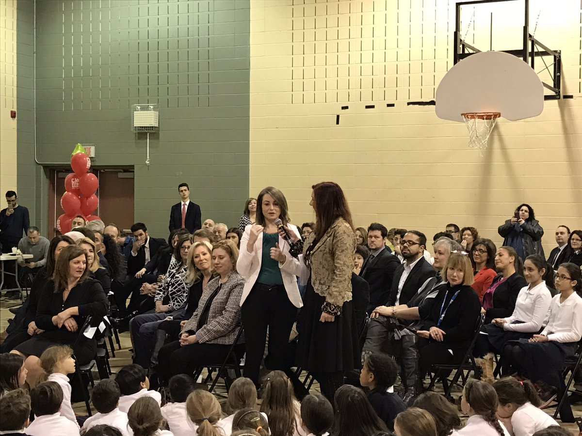 Oh heyyyyy <a href="/GeraldMcShane/">Gerald McShane</a> alumn <a href="/SMarandola/">Sabrina Marandola</a>! #STEAM <a href="/General_Vanier/">General Vanier</a>!