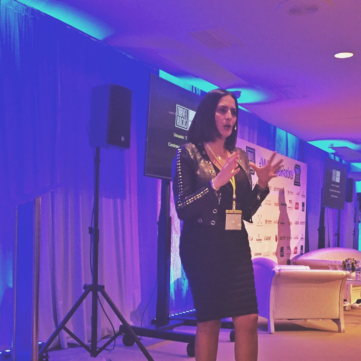 virux_me's tweet photo. "En una marca de empresa lo primero es cuidar los embajadores de tu empresa: tus empleados" genial ponencia @evacolladoduran #MKTravelRocks https://t.co/gdGYSHH8kA