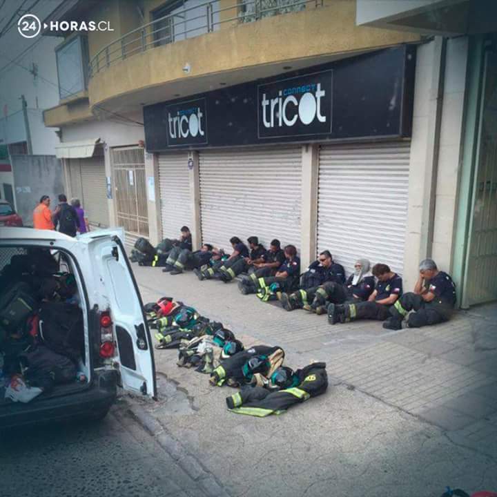 unamacarron's tweet photo. Ánimo Muchachos!  #Las7LucasParaBomberos #YoDonoMiBono https://t.co/2FeBgtyLqi