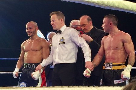 MKONEEVENTS's tweet photo. "Petitjean passe l'obstacle"  💪💪https://t.co/3eL9JpVovr via @FF_Boxe #TheMainEvent2 #bravo https://t.co/8HVUpA1Y2o