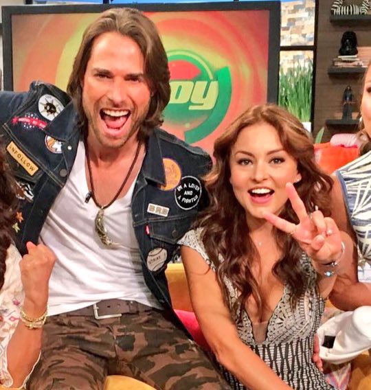 BoyerRulliChile's tweet photo. Qué bien la están pasando @Anboy88 @sebastianrulli en @programa_hoy 👏🏼👏🏼👏🏼 https://t.co/fBdro5yLMM