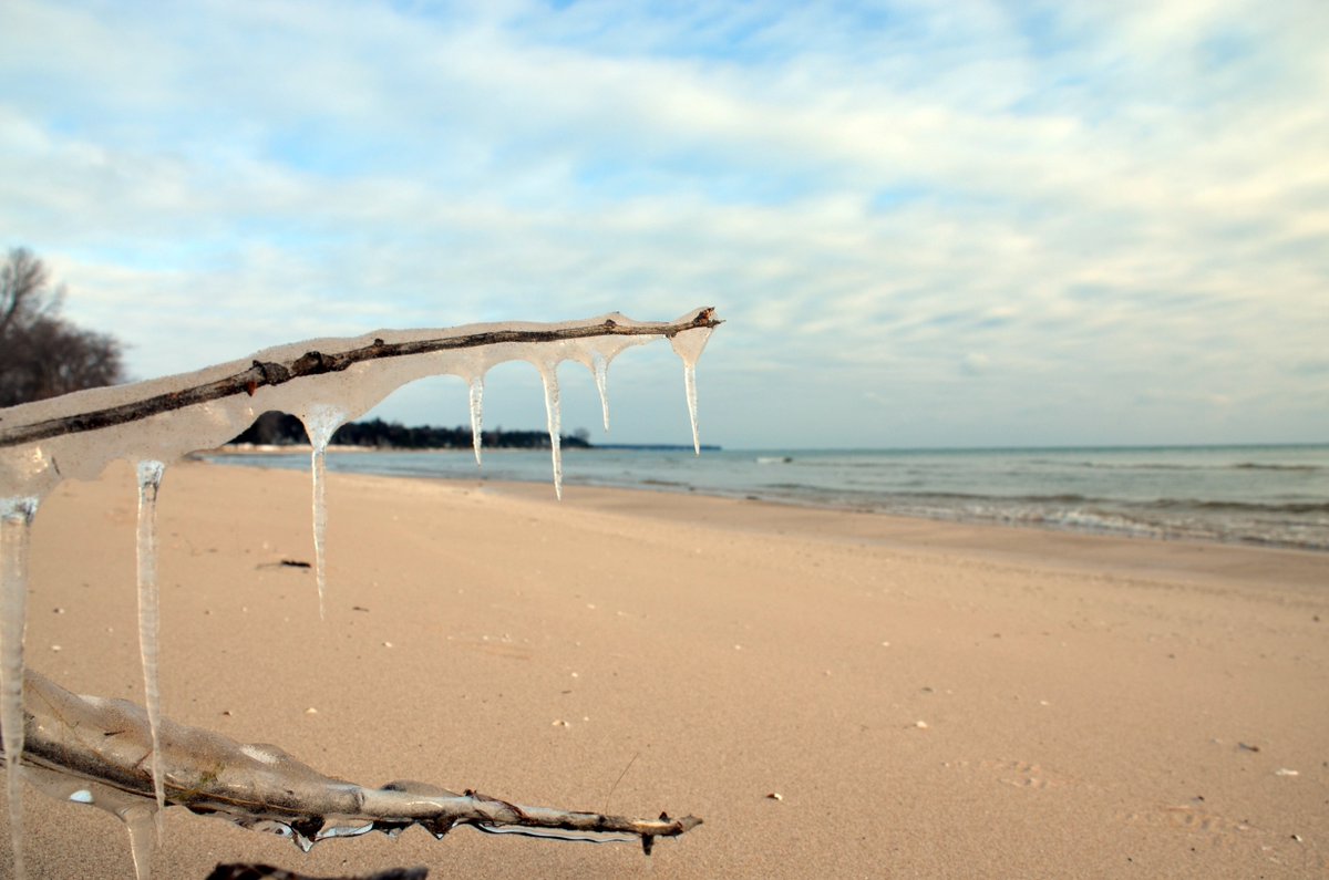 mydoorcounty's tweet photo. Enjoy life. #WinterWalks in #Jacksonport #DoorCounty https://t.co/ZG8MH22fyY https://t.co/0NBvnX574Q