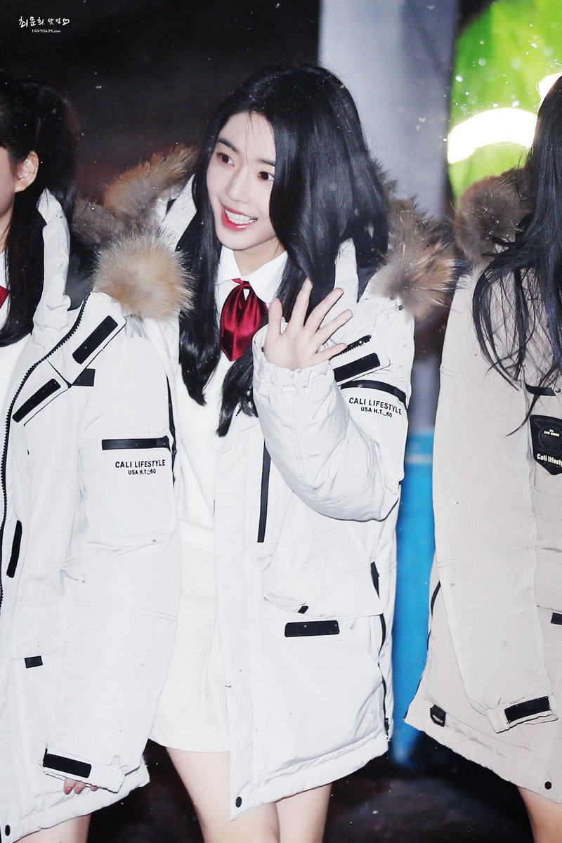 19970425_com's tweet photo. 17.01.20 뮤직뱅크 출근 💕새해 복 많이 받으세요. #BONUSbaby #보너스베이비 #문희 #최문희 https://t.co/Ut2OQntJgF