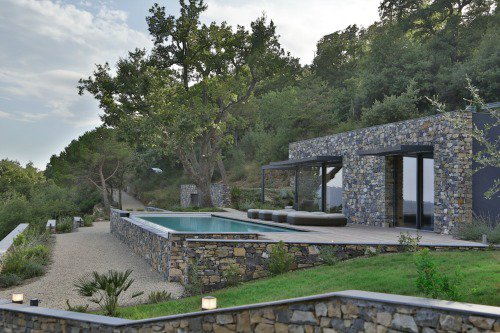 AGBhardware's tweet photo. Villa Nemes is a perfect example of framing the view with Imago Lift &amp; Slide Doors. https://t.co/HUAWEdB4Ku https://t.co/xEw6yW8ftG