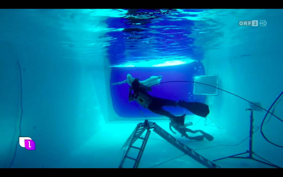 WidePainting's tweet photo. Come diving with the artist @SusanneStemmer and discover her underwater work.
Portrait by @ORF TV : https://t.co/AOJZ3Epqt2 
#susannestemmer https://t.co/twCywDxQ8S