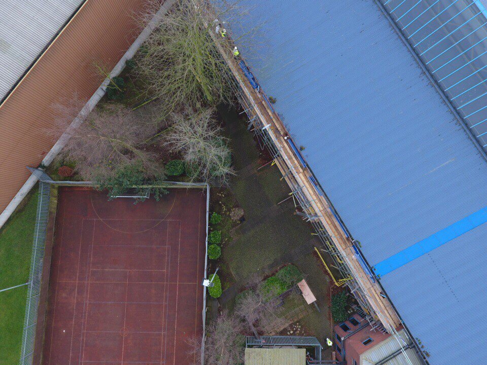 SangwinGroup's tweet photo. Progress on gutter replacement works as part of refurbishment contract at #Goole Leisure Centre for @East_Riding @YORhub @JLP_Scaffolding https://t.co/VSOcdOoucz