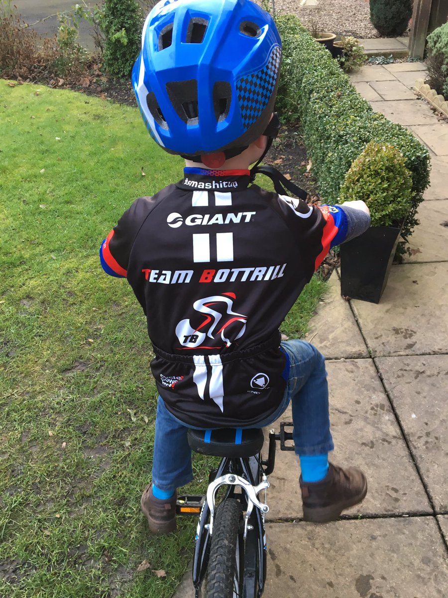kate_bottrill's tweet photo. @TeamBottrill @endura @GiantUK @HSSHire @Pedalcover loving the the youngest members kit he's very proud of it!! https://t.co/HEXaZpAkKw