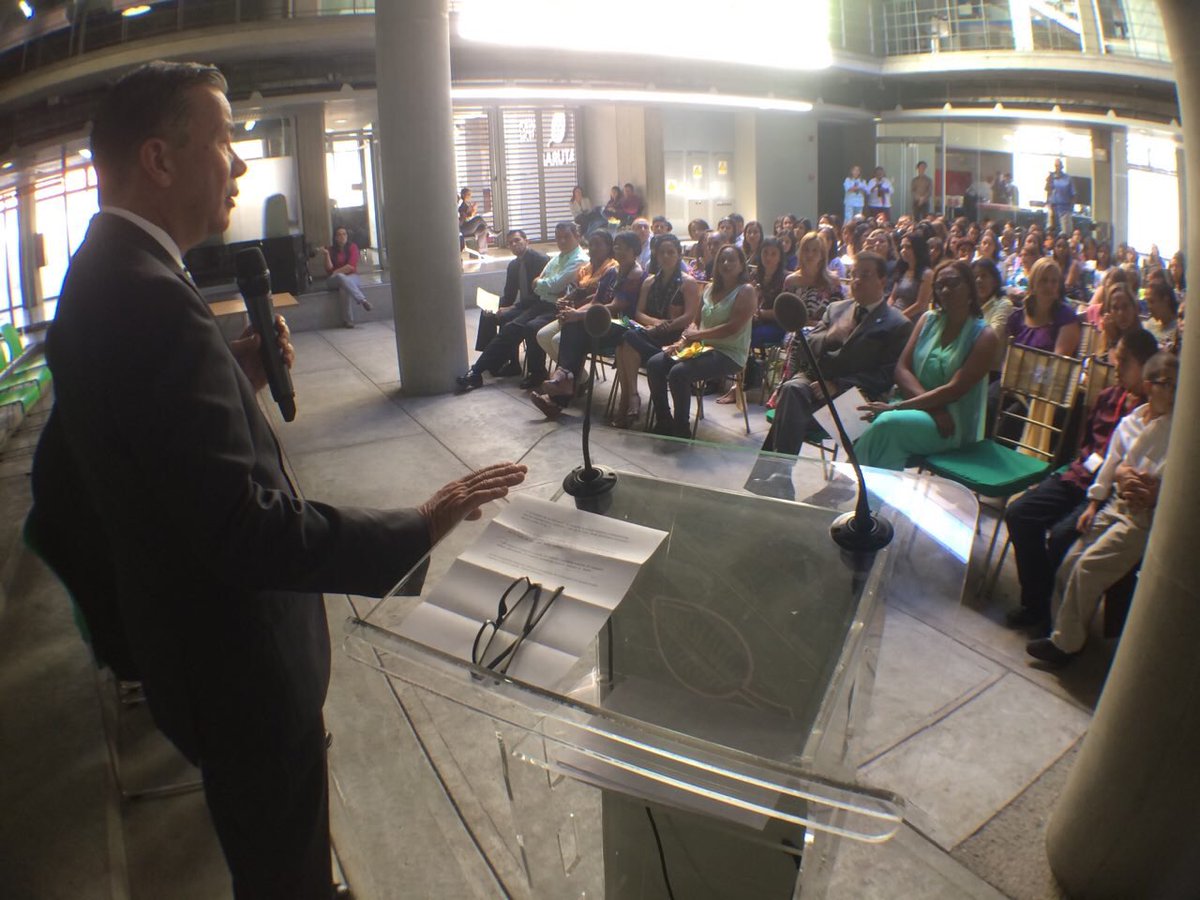 GerardoBlyde's tweet image. Hoy reconocimos labor de maestros de nuestras escuelas municipales. Les pedimos inspirar a nuestros niños sobre el futuro y su papel en él