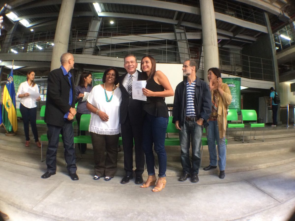 GerardoBlyde's tweet image. Hoy reconocimos labor de maestros de nuestras escuelas municipales. Les pedimos inspirar a nuestros niños sobre el futuro y su papel en él